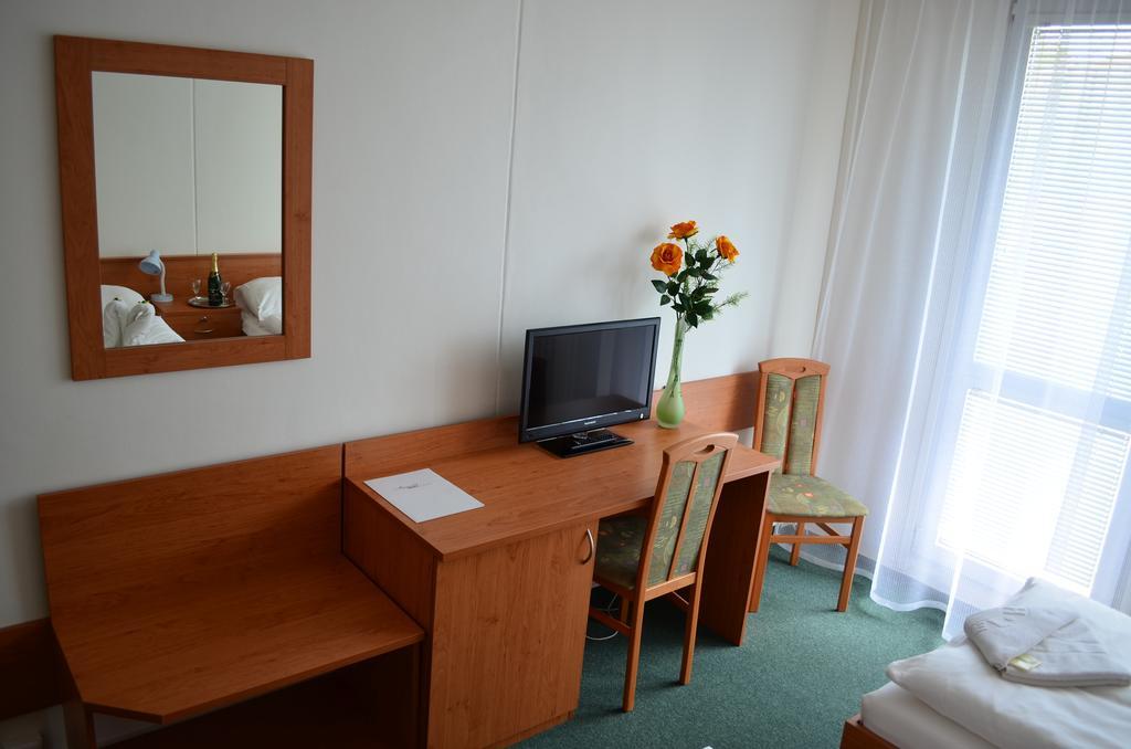 Hotel Arnost Garni Pardubice Ruang foto