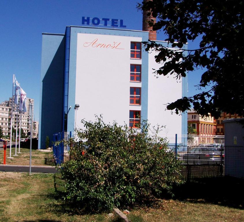 Hotel Arnost Garni Pardubice Bagian luar foto