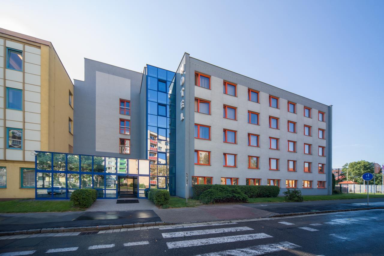 Hotel Arnost Garni Pardubice Bagian luar foto