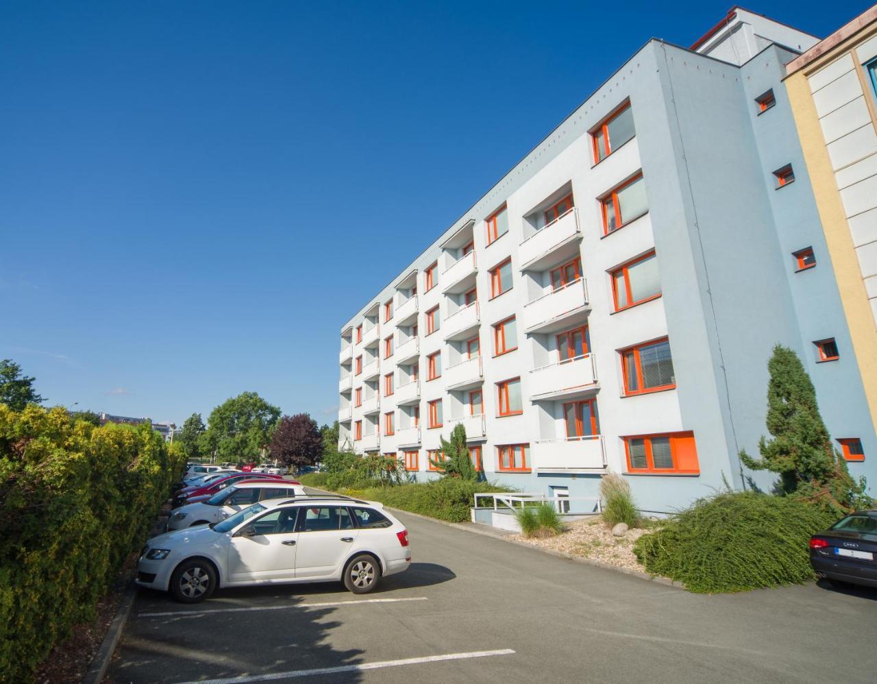 Hotel Arnost Garni Pardubice Bagian luar foto