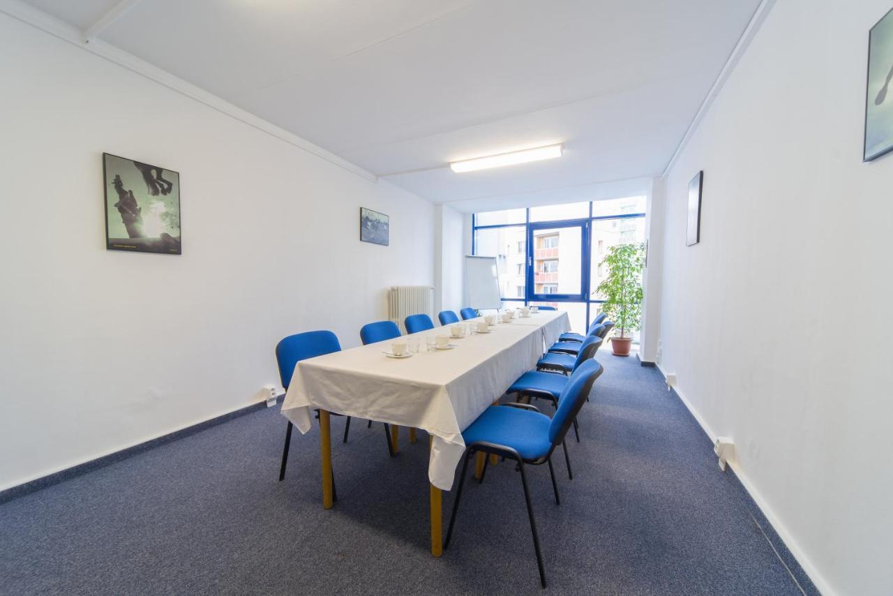 Hotel Arnost Garni Pardubice Bagian luar foto