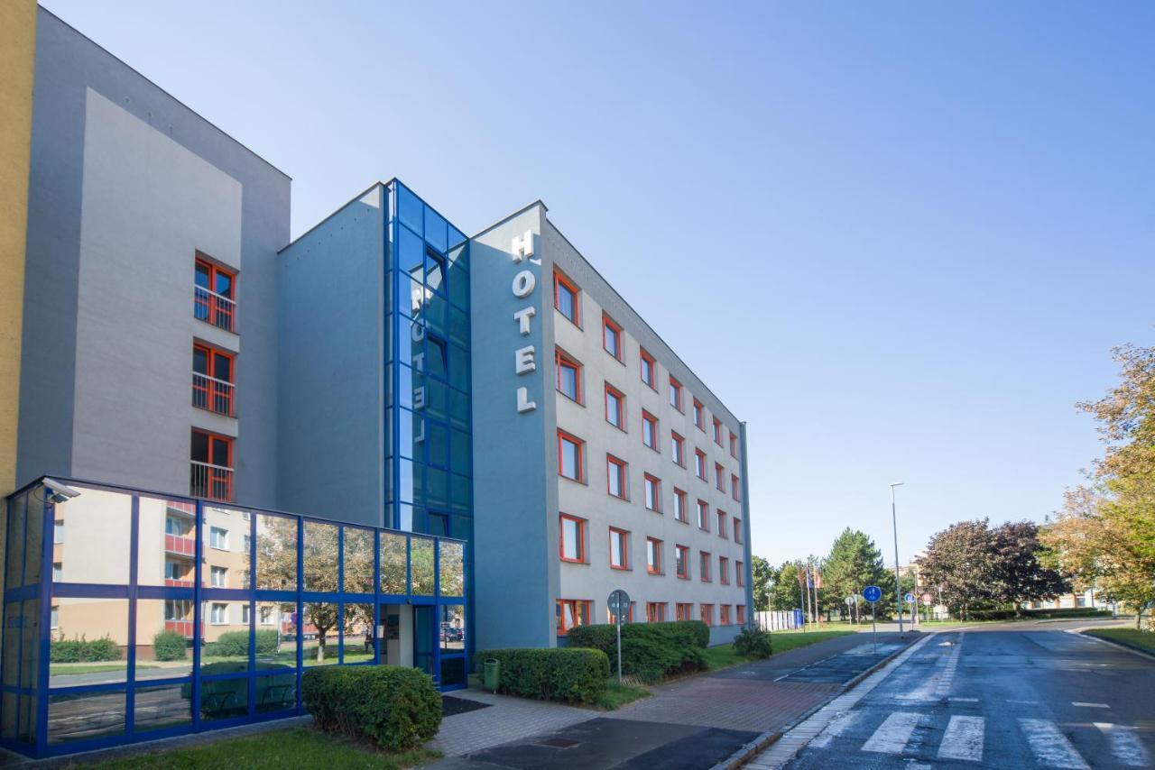 Hotel Arnost Garni Pardubice Bagian luar foto