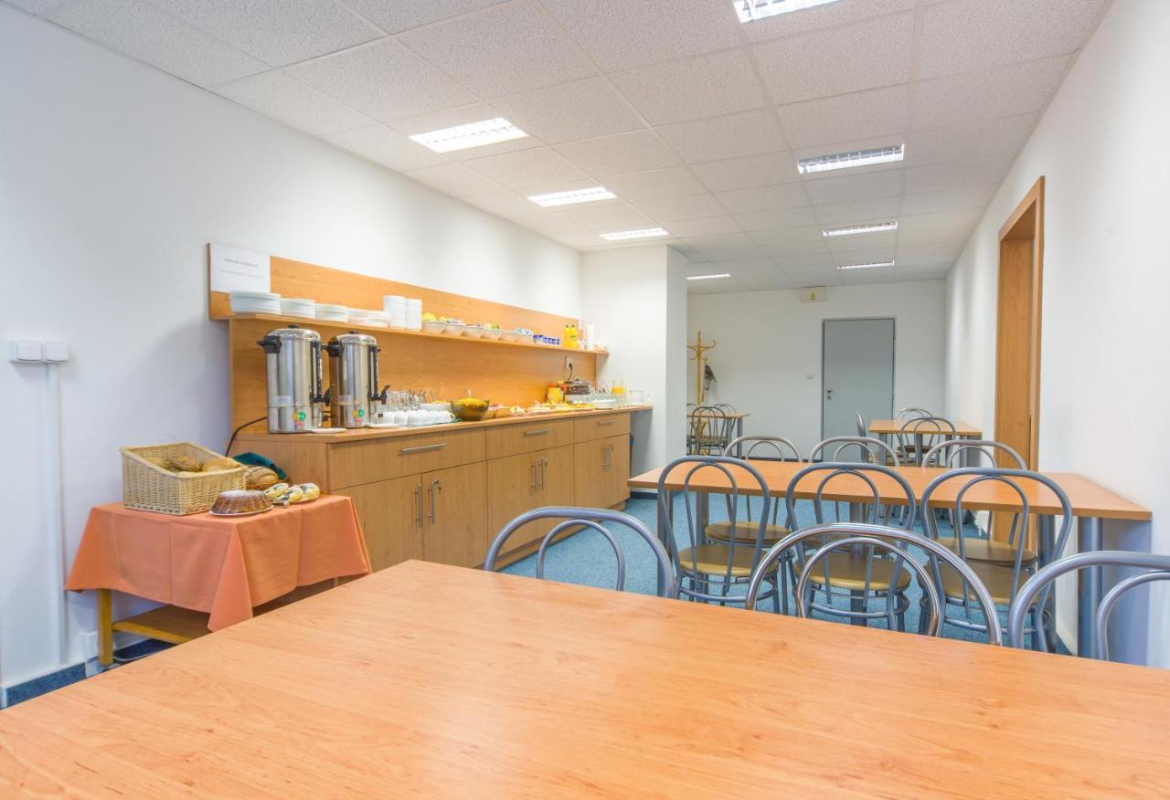 Hotel Arnost Garni Pardubice Bagian luar foto